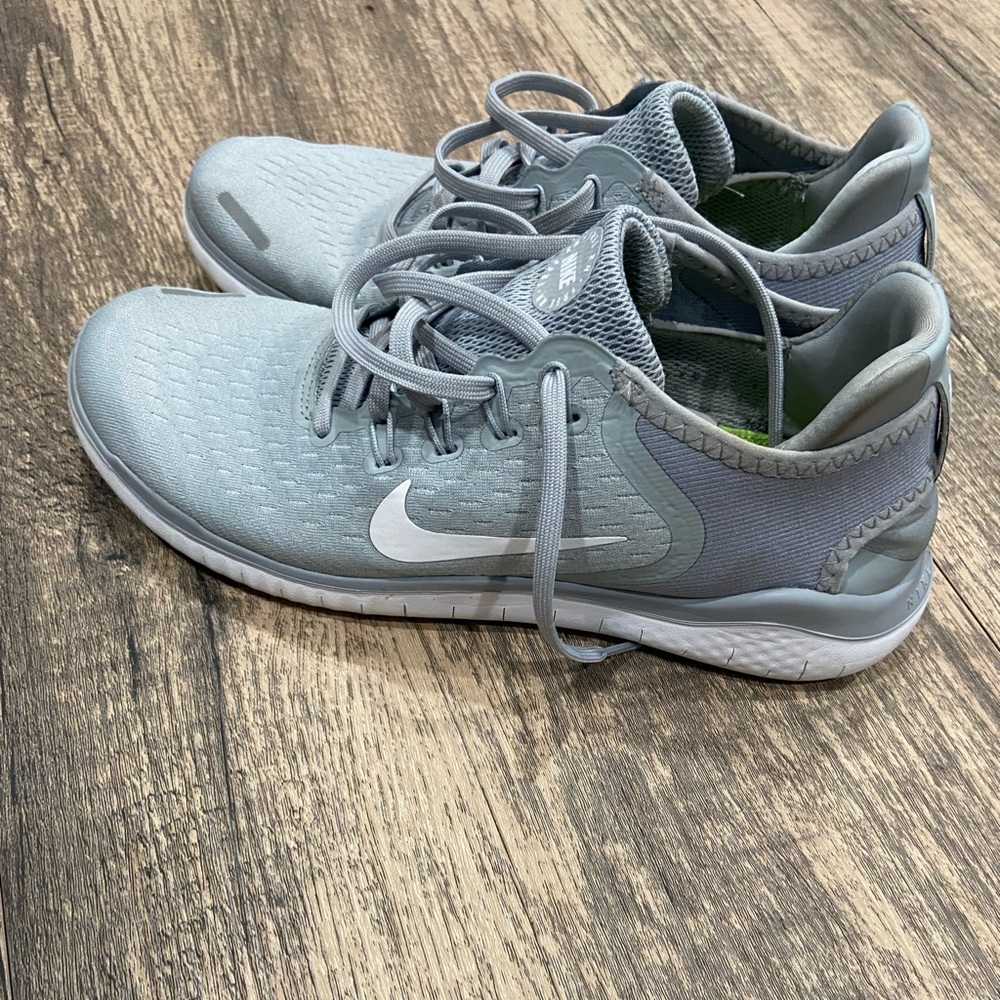 Women’s Nike Shoes Size 9
